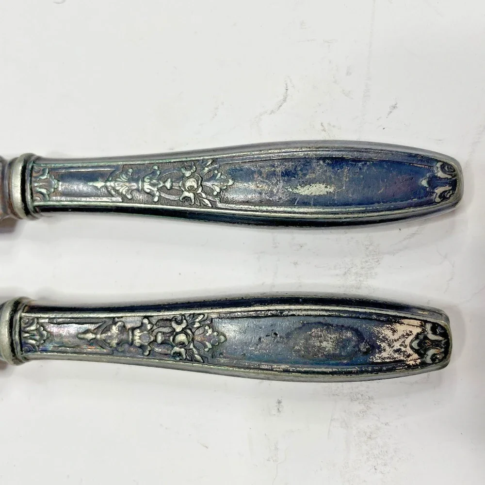 2 Butter Knives Silverware 1847 Roger's‎ Bro. Ambassador Silverplate Flatware